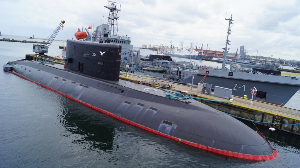 "Tata czy Mama?" -  Rzecz o okrętach podwodnych i fregatach / Portal Stoczniowy