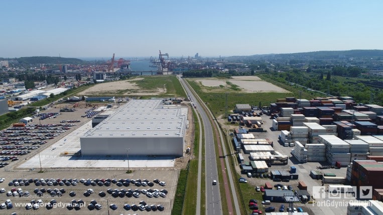 W Porcie Gdynia powstaje magazyn wysokiego składowania.