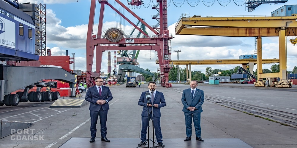 Kontenery na Nabrzeżu Szczecińskim w Porcie Gdańsk
