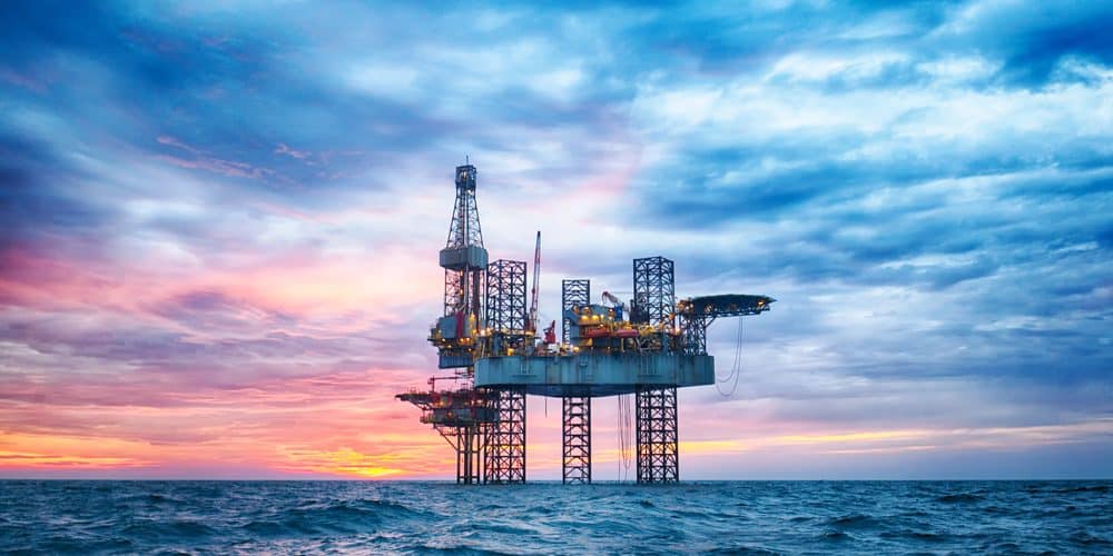 Ropa w USA tanieje, Japonia sięga po strategiczne rezerwy