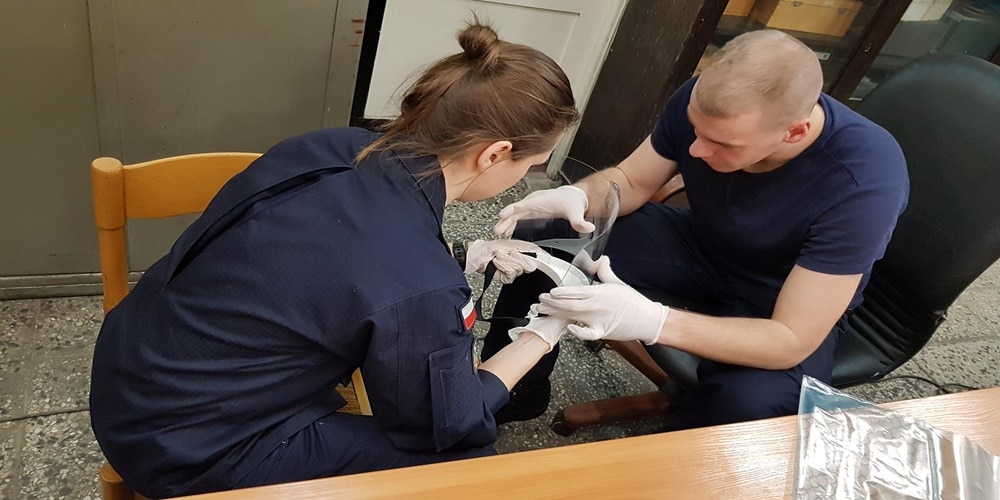 Jak powstają przyłbice ochronne w Akademii Marynarki Wojennej?