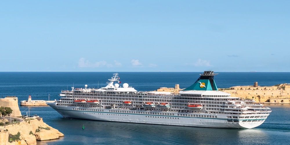 Statek wycieczkowy „Artania” odmawia opuszczenia  rejonu Australii Zachodniej i wyjścia z portu