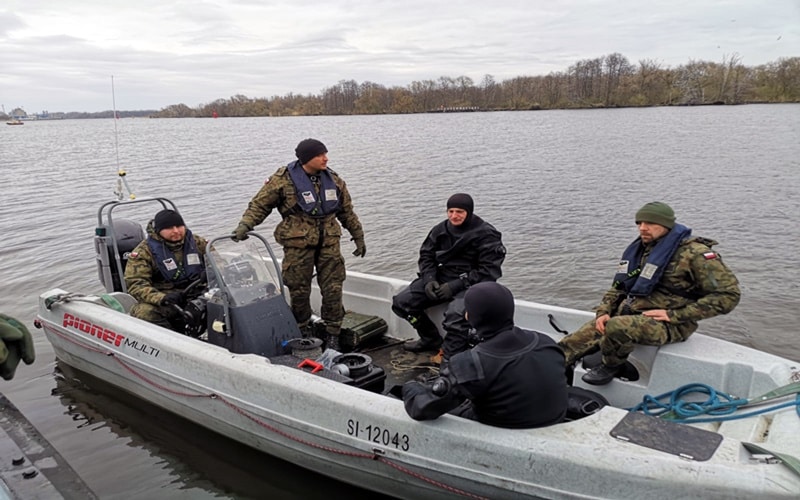 Bomby fosforowe na podejściu do Szczecina zneutralizowane