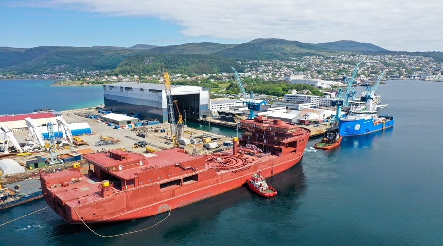 Zbudowany w Gdyńskiej stoczni Crist kadłub kablowca zostanie wyposażony w stoczni Ulstein Verft / Portal Stoczniowy