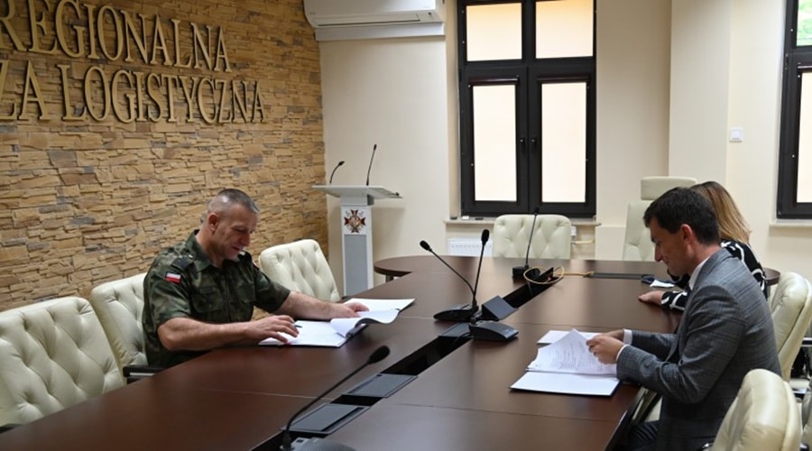 Lotos Kolej podpisał 4-letnią umowę na transport paliwa lotniczego dla wojska