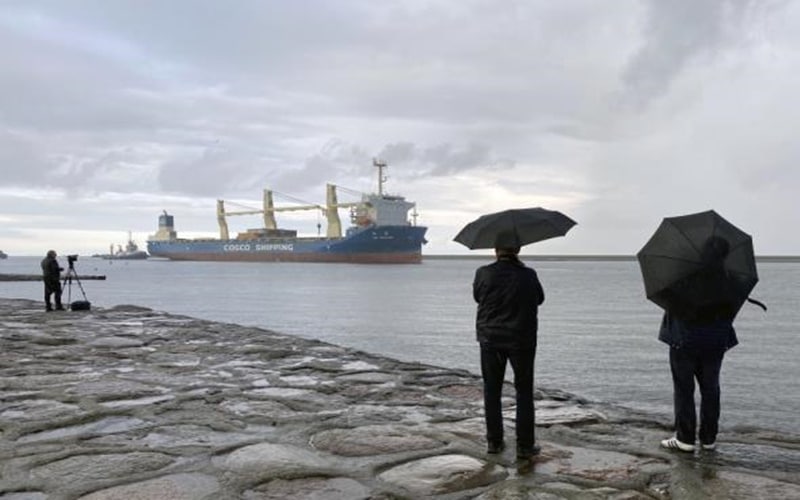 Gigantyczny „Kret” wszedł do Świnoujścia [WIDEO]