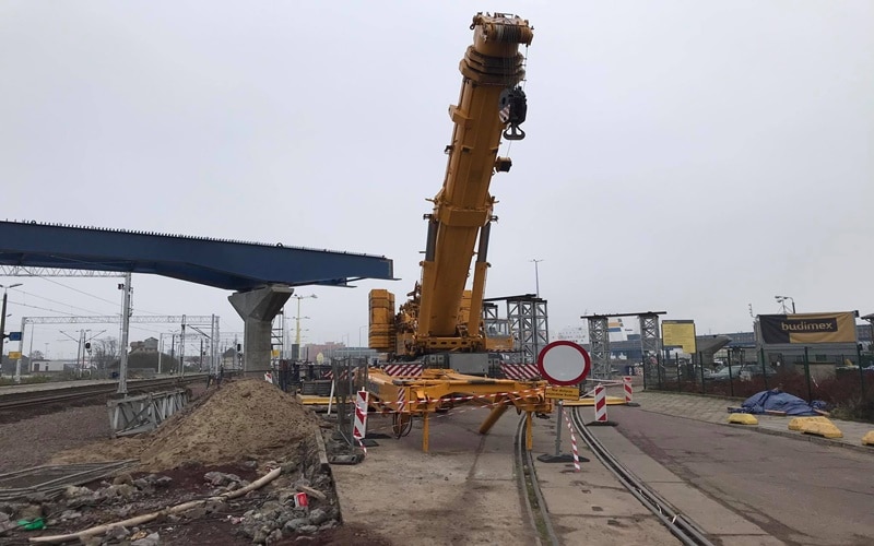 Pierwsze przęsło nowej estakady na terminalu promowym w Świnoujściu już jest