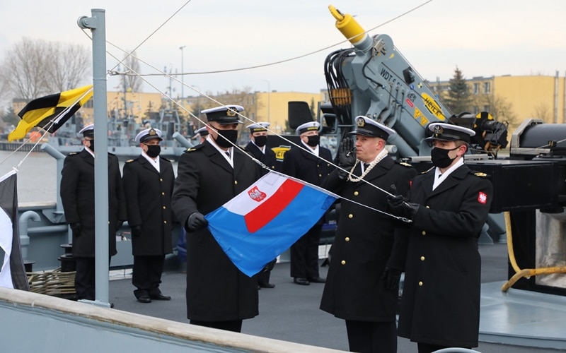 Uroczystość pierwszego podniesienia bandery na Holowniku H-12 Semko [FOTO]