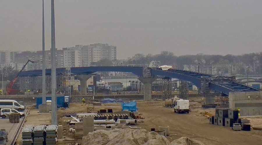 Przy Terminalu Promowym w Świnoujściu estakada rośnie w ekspresowym tempie