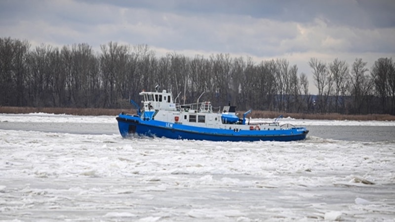 Możliwa akcja lodołamania na Wiśle – lodołamacze czekają na odpowiednie warunki