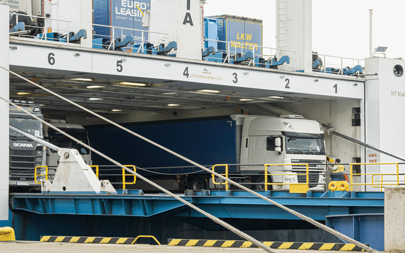 Roboty na Terminalu Promowym w Świnoujściu na półmetku