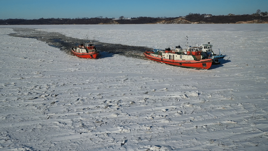 Trwa akcja lodołamania na Wiśle i Odrze