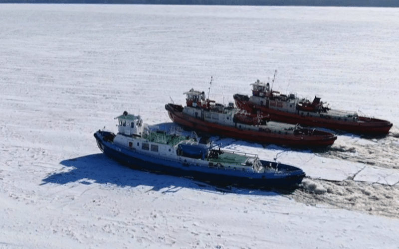 W sobotę dopłynęły z Gdańska do Włocławka dodatkowe lodołamacze