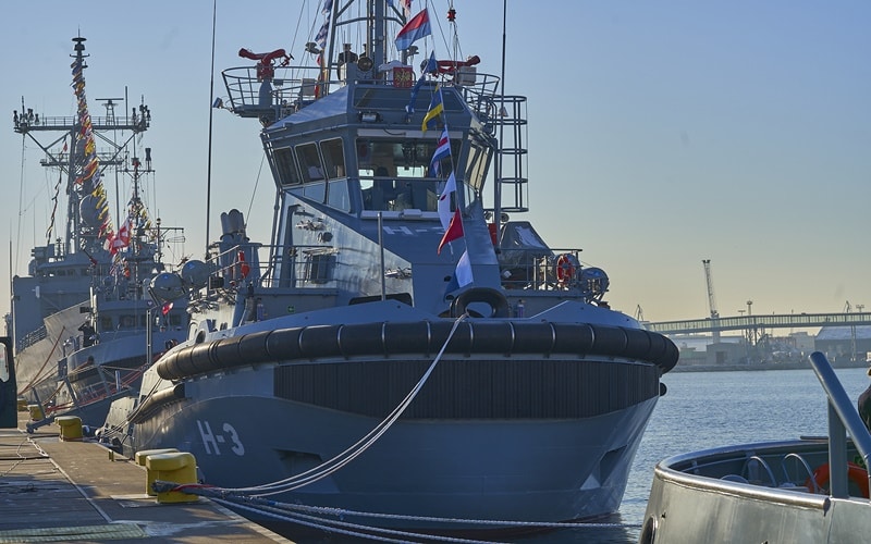 Uroczystość pierwszego podniesienia bandery na holowniku H-3 Leszko [FOTO]
