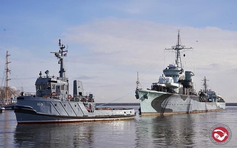 ORP Błyskawica w drodze na remont [FOTO]