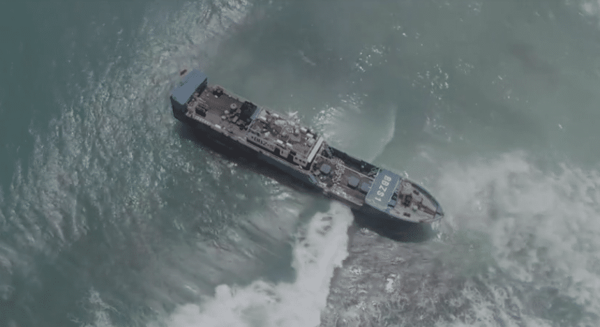 Mauritius: Chiński trawler osiadł na mieliźnie, obawy o wyciek ropy [FILM]