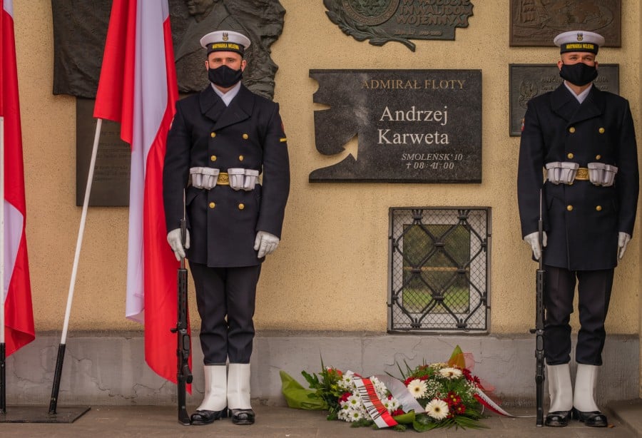 Obchody 11. rocznicy katastrofy smoleńskiej [FOTO]