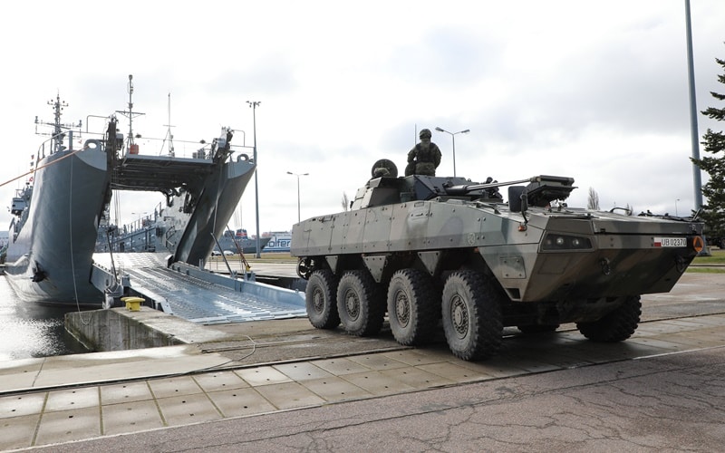 Rosomaki 12.BZ w świnoujskim Porcie Wojennym