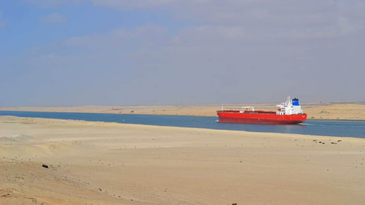 Ruch na Kanale Sueskim rozładowany po odblokowaniu kontenerowca