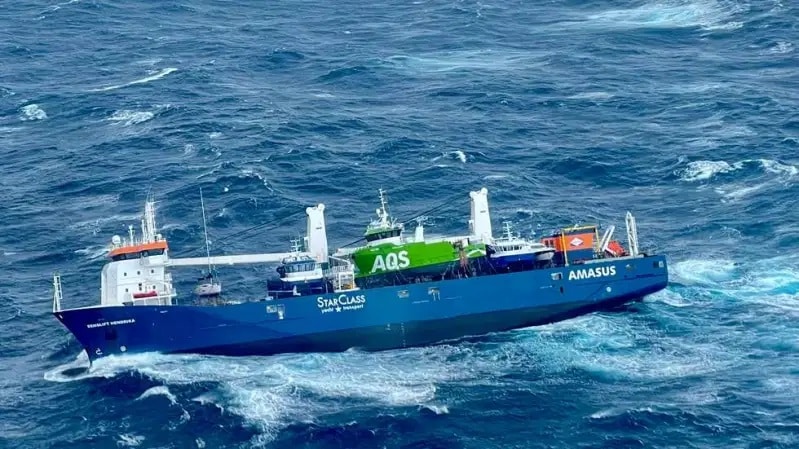 Holenderski Eemslift Hendrika po ewakuacji załogi dryfuje na Morzu Północnym / Portal Stoczniowy