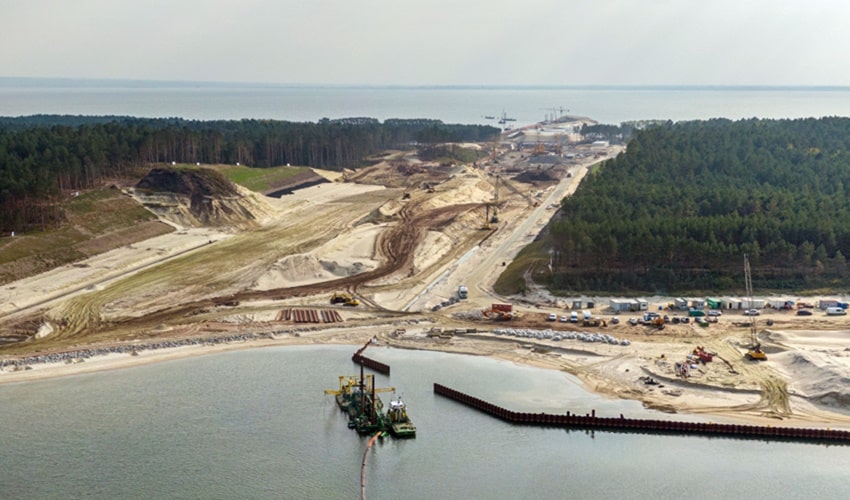 Zainteresowani budową przekopu mogą korzystać z punktu widokowego