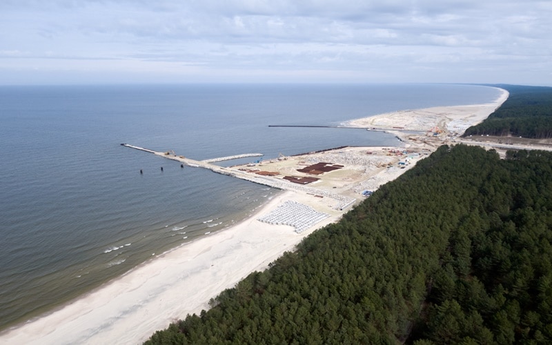 Wykonawca przekopu przez Mierzeję Wiślaną wzmocnił ochronę obiektu [WIDEO]