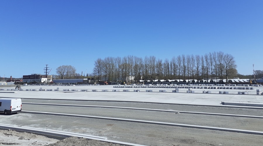 W Świnoujściu budowa przy terminalu promowym nowego parkingu dla ciężarówek przekroczyła półmetek