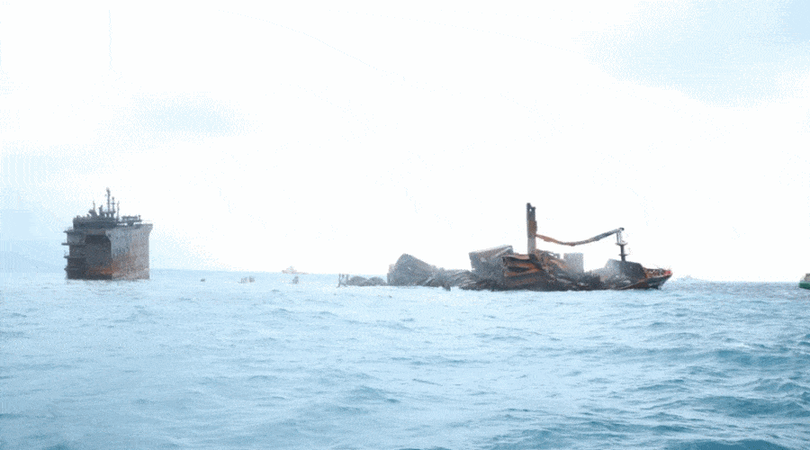 Wyciek substancji ropopochodnej z wraku kontenerowca Xpress Pearl u wybrzeży Kolombo