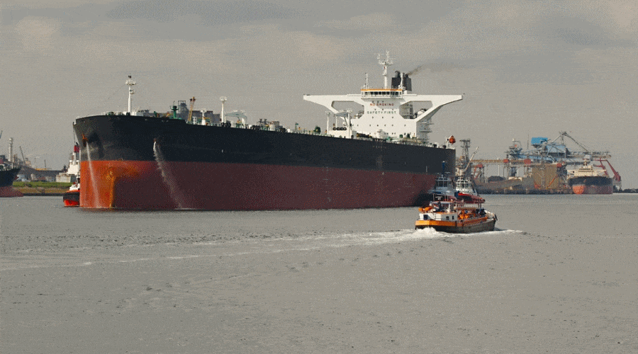 W porcie Rotterdam od roku stoją dwa tankowce przykute łańcuchami / Portal Stoczniowy