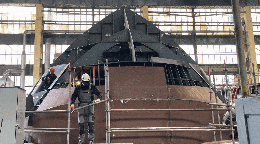 Powstają sekcje nowego statku pożarniczego Strażak-28