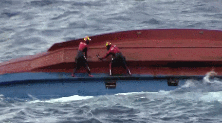 Korea Płd.: trwają poszukiwania 6 osób zaginionych po wywróceniu się statku