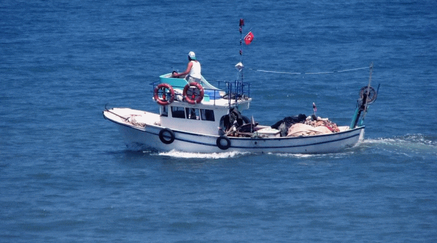 Grecja oskarża Turcję o próbę eskortowania motorówki z migrantami na greckie wody