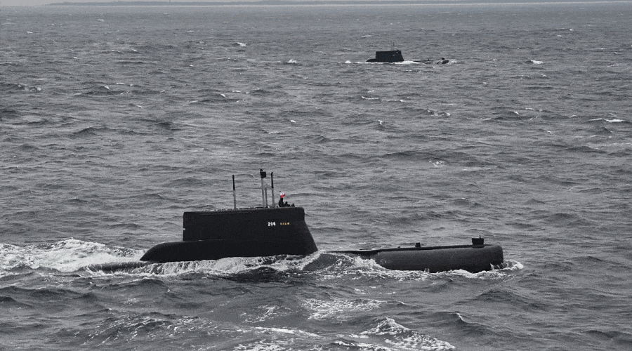 Ostatnie opuszczenie bandery na ORP Sęp i ORP Bielik