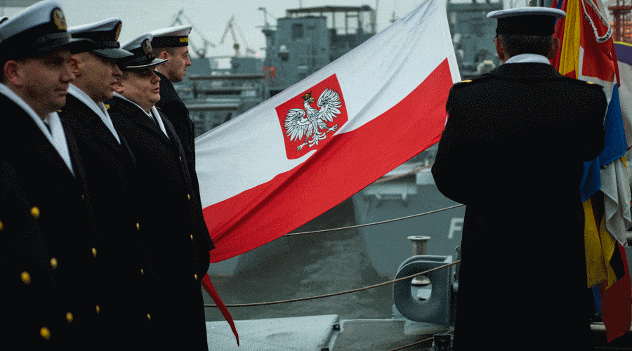 Ostatnie opuszczenie bandery na ORP Czajka / Portal Stoczniowy