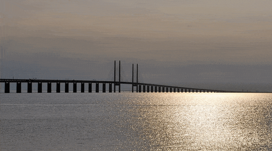 Z powodu orkanu zamknięto most nad Sundem, odwołano rejsy promów / Portal Stoczniowy