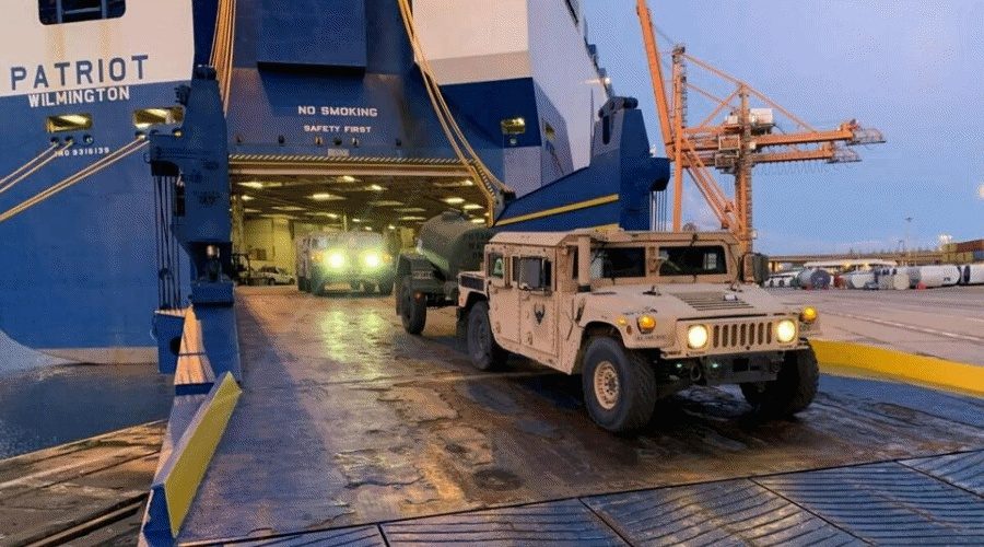 Amerykański sprzęt wojskowy przeładowany w gdyńskim porcie / Portal Stoczniowy