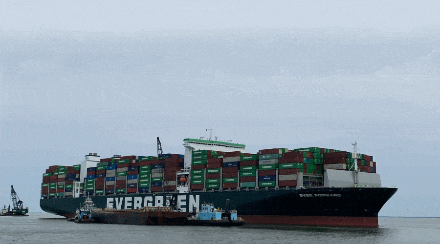 Pierwsza próba ściągnięcia z mielizny statku Ever Forward / Portal Stoczniowy