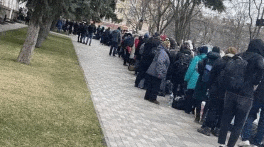 W południe ma rozpocząć się ewakuacja mieszkańców oblężonego Mariupola