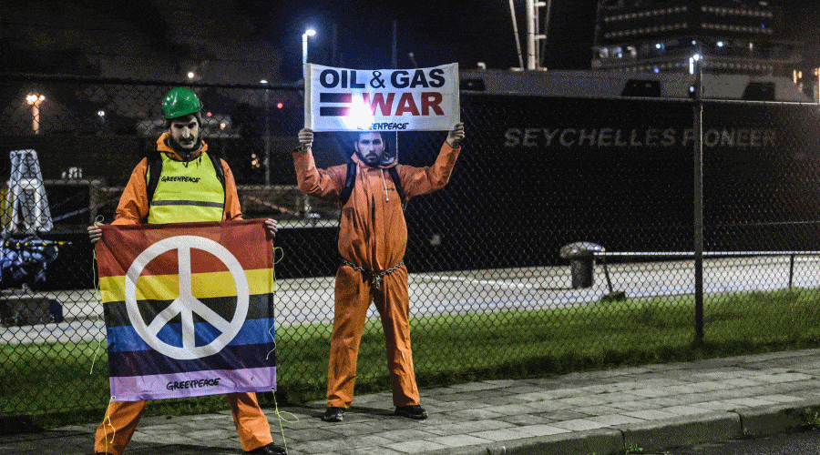 Aktywiści Greenpeace zablokowali tankowiec z rosyjską ropą w porcie w Antwerpii / Portal Stoczniowy