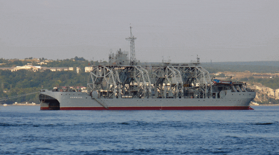 Rosjanie próbują wydostać rakiety i tajne dokumenty z zatopionego krążownika