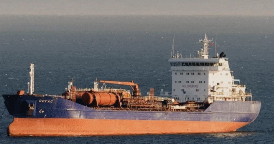 Grecka Straż Przybrzeżna zatrzymała w ramach sankcji rosyjski tankowiec / Portal Stoczniowy