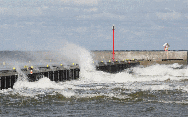 Zakończyła się przebudowa falochronu wschodniego w Mrzeżynie i pomostu w Niechorzu / Portal Stoczniowy