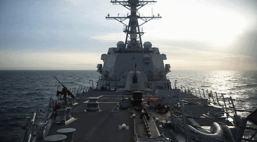 Przejście niszczyciela US Navy przez Cieśninę Tajwańską / Portal Stoczniowy
