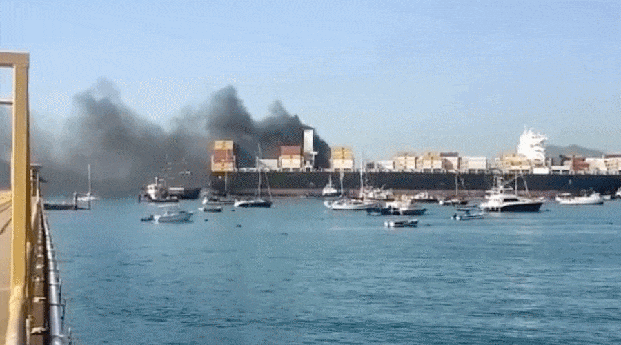 Pożar na kontenerowcu u wejścia do Kanału Panamskiego / Portal Stoczniowy