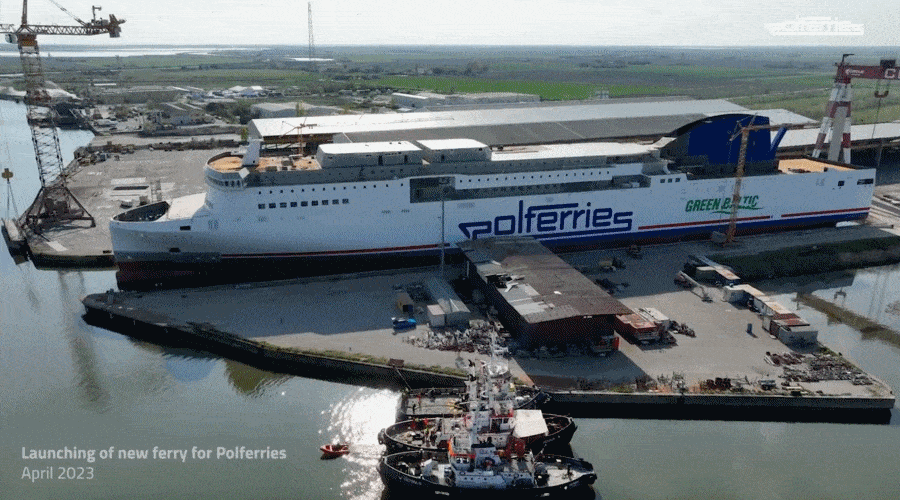 Wodowanie nowego promu Polferries