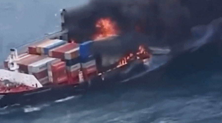 Amerykański statek M/V Gibraltar Eagle trafiony pociskiem na Morzu Czerwonym / Atak Rakietowy / Portal Stoczniowy