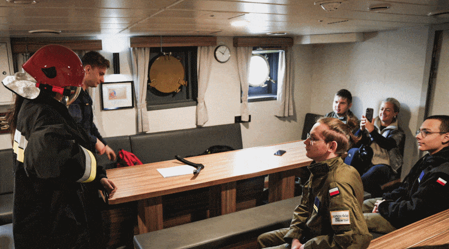 Praktyki zawodowe w wojskowych warunkach / Portal Stoczniowy