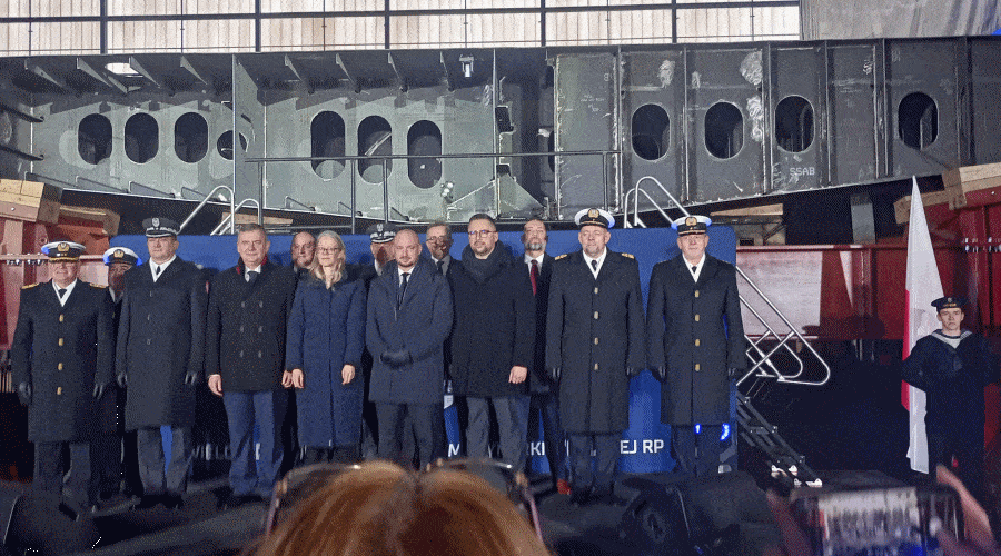Położenie stępki pod pierwszego MIECZNIKA / Portal Stoczniowy