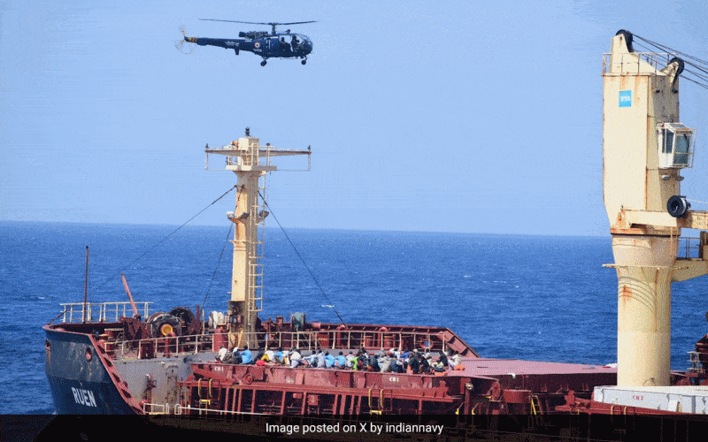 Somalijscy piraci umożliwiają załodze porwanego masowca Abdullah kontakt z rodziną / Portal Stoczniowy