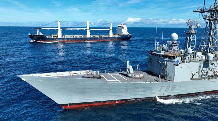 Drobnicowiec Basilisk uwolniony z rąk piratów / Portal Stoczniowy